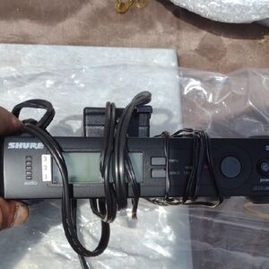 Shure Wireless UHF Microphone System NWOT